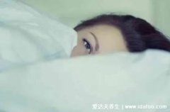 1分钟立马睡着的方法，睡觉前30分钟洗热水