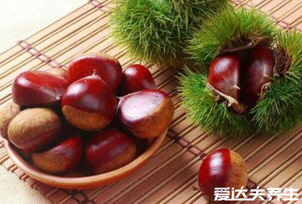 板栗怎么煮好吃好剥壳,加糖加油法/热胀冷缩法(板栗煮之前划小口)