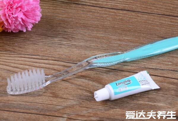 草莓印怎么快速消除,鸡蛋/牙膏/冰块/薄荷/遮瑕膏都可以