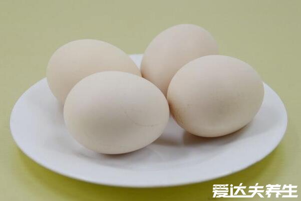 草莓印怎么快速消除,鸡蛋/牙膏/冰块/薄荷/遮瑕膏都可以