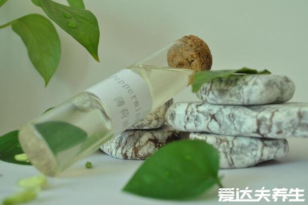 草莓印怎么快速消除,鸡蛋/牙膏/冰块/薄荷/遮瑕膏都可以