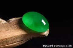 帝王绿翡翠多少钱一克，千元不等/手镯可达