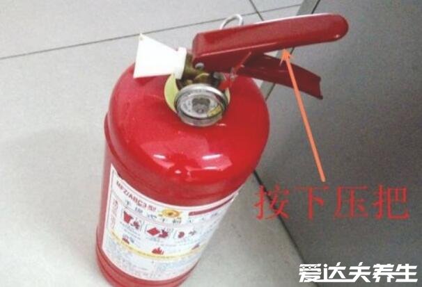 灭火器的使用五个步骤,熟记5字口诀看/提/拔/瞄/压