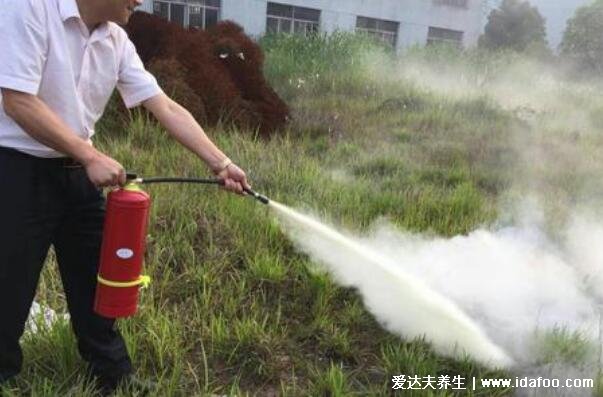 灭火器使用方法四步,熟记口诀提/拔/瞄/压(附注意事项)