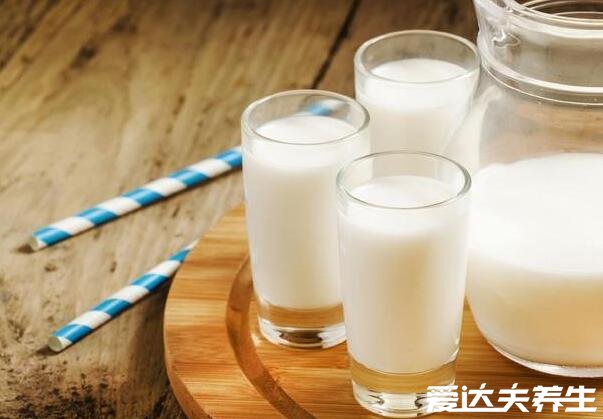 牛奶什么时候喝最好,早餐/下午/睡前/出厂一个月内(附功效)