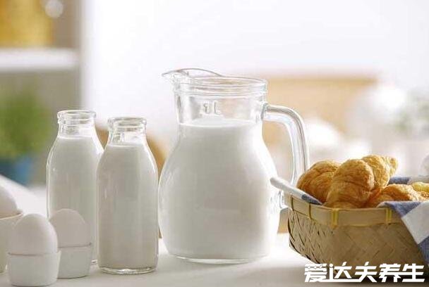 牛奶什么时候喝最好,早餐/下午/睡前/出厂一个月内(附功效)
