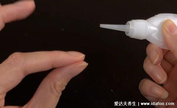 手上502胶水怎么去除,用酒精/风油精/花露水简单有效