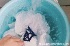 石榴水弄衣服上怎么洗,4个小妙招迅速洗干