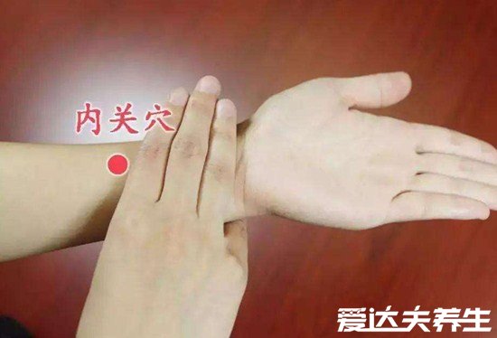 5种打嗝最快方法止嗝,打一个喷嚏立刻就能好
