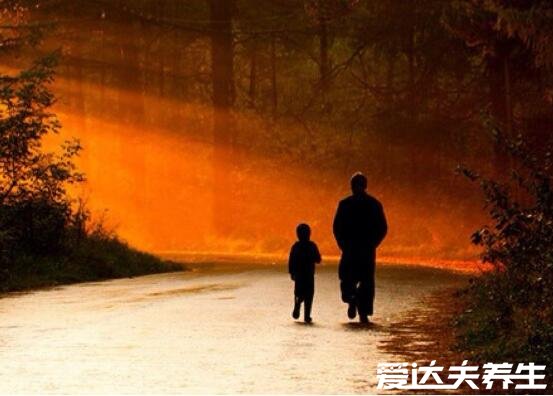 10条给爸爸短句8个字暖心,送给父亲的感人短句