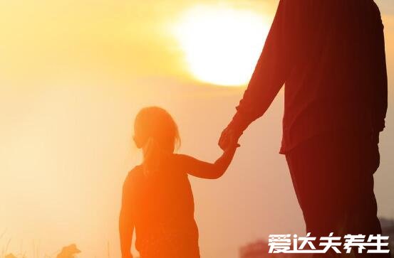 10条给爸爸短句8个字暖心,送给父亲的感人短句