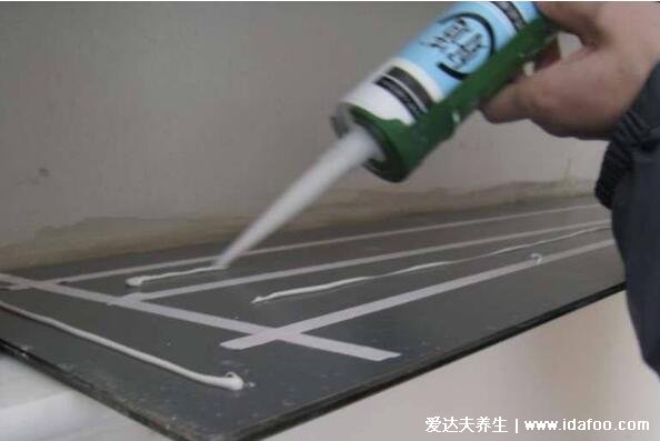 玻璃胶有毒吗对人体有什么危害,醇型中性胶固化过程可释放甲醛