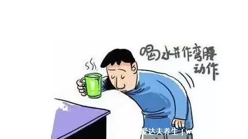 打嗝最快方法止嗝,按压手指快速止隔还可按摩(5个小方法)