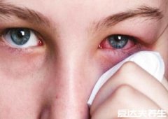 戴隐形眼镜的危害，造成不可逆的视力下降