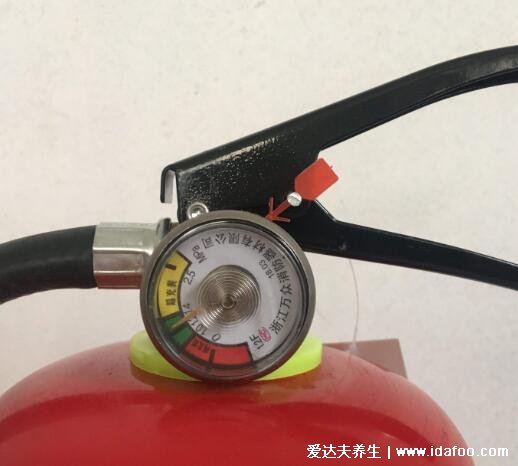干粉灭火器多长时间检查一次,每月外观检查(压力表指针低绿线要维修)