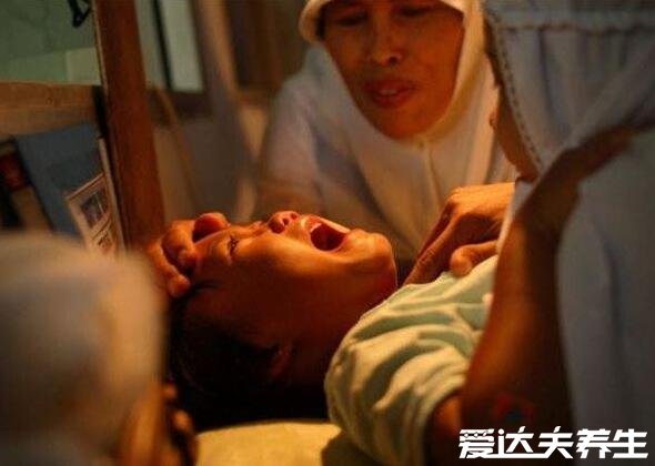 割礼过后的女性是什么样的，留下火柴棍小孔没有性快感只有痛感