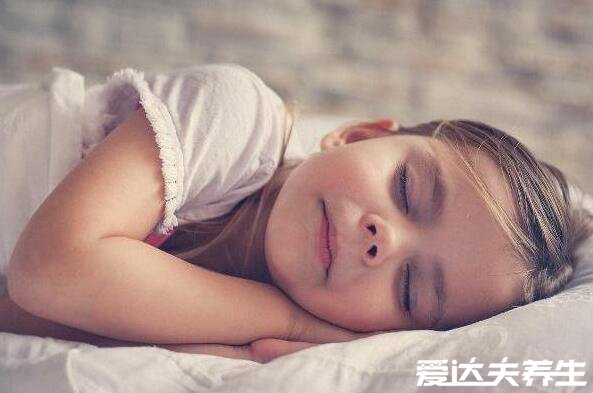 孩子睡前一招长高十厘米的方法,每晚9点前睡觉最重要