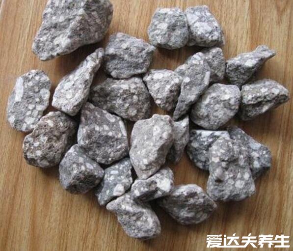 麦饭石不粘锅的危害,本身无毒无害但操作不当可能会导致中毒