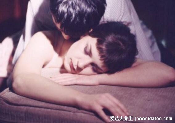 男人吻你脖子代表什么,暧昧上头想试探能否进行下一步