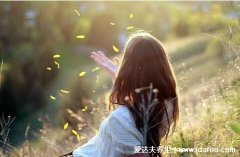 男人准备放弃你的表现，5个明显反应不要自