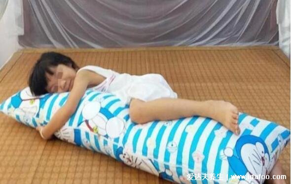 女孩夹腿是什么意思,夹腿综合症的症状与危害(自慰)