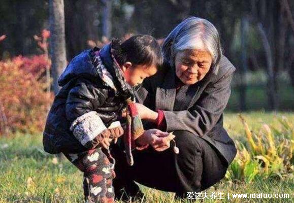 千万别在奶奶家生病,4大原因老人会自责心疼