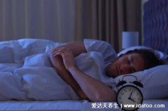 睡觉头东脚西是大忌吗,床位摆放风水很重