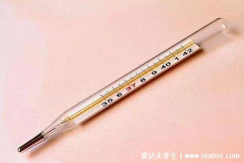 水银温度计腋下测量需要几分钟,一般5分钟用前甩到35℃以下