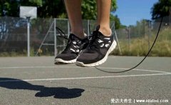 跳绳和跑步哪个减肥效果好，在同一时间内