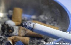 烟灰缸里为什么不能倒水，打翻脏水且有害