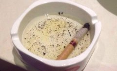 烟灰缸为什么不能放水什么意思，寓意在感