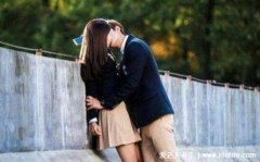 一接吻就伸舌头的人是什么人，说明他占有