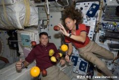 宇航员如何解决生理需求，据说会看小电影