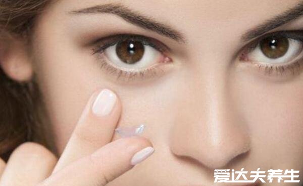 长期戴隐形眼镜的危害,容易导致角膜炎等多种眼疾(6大注意事项)