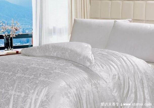 长期用蚕丝被的好处和坏处,健康保暖还促进睡眠(不好保养)