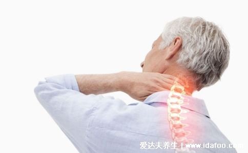 后背疼痛要警惕的三种病,警惕颈椎病/风湿病/心脏问题