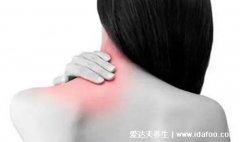 落枕了30秒自愈方法，抓住48小时先冷敷后热