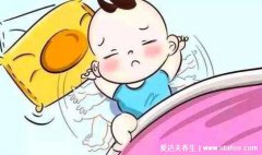 婴儿佝偻病睡姿图片,警惕骨骼发育的4种情