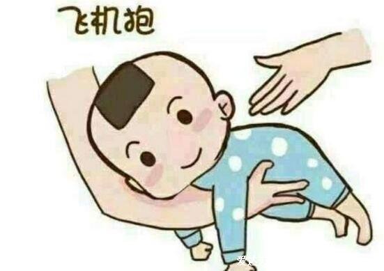 新生儿肠胀气的症状和缓解办法,注意喂奶之后要拍嗝(4招超管用)