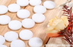 樟脑丸怎么用，要拿布包着切忌直接用(孕妇