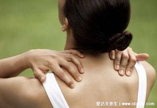 注意后背疼的原因,5个疾病会引起后背疼(警惕风湿病以及心脏问题)
