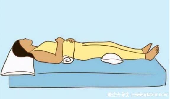 腰间盘突出正确睡姿图晚上,喜欢趴着睡的一定要垫枕头