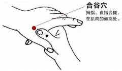 一分钟快速止喉咙痛小妙招,按摩合谷穴能