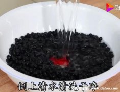 醋泡黑豆的正确做法，黑豆米醋比例1:2(小火