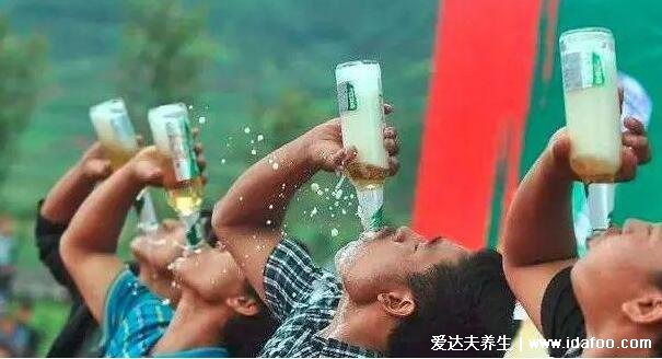 喝啤酒的好处和坏处,一天喝一瓶啤酒对身体有害吗(适量有好处)