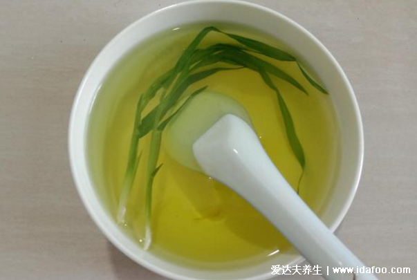 中药牛筋草图片,牛筋草煎水泡脚的功效治风湿关节炎疼痛