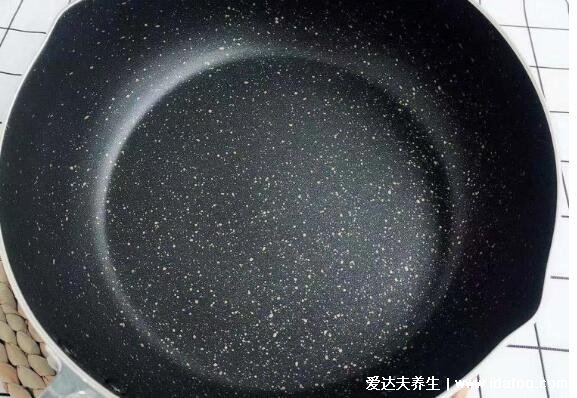 麦饭石不粘锅的危害,买质量好的放心用没有毒