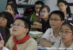 为什么一千度近视突然好了，晶状体脱位造