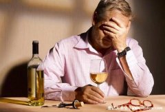 酒后难受9个缓解的办法，花露水擦太阳穴快