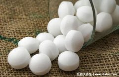 湿疹最怕的三个土办法，陈醋泡樟脑丸涂抹